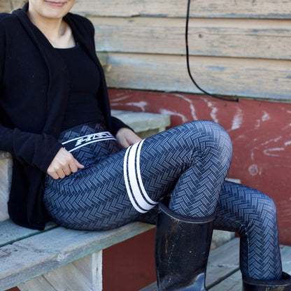 QAMUTIIT HERRINGBONE LEGGINGS (BLACK)