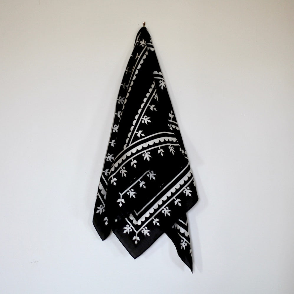 AKPALIAPIK KAMIIK SCARF (BLACK)