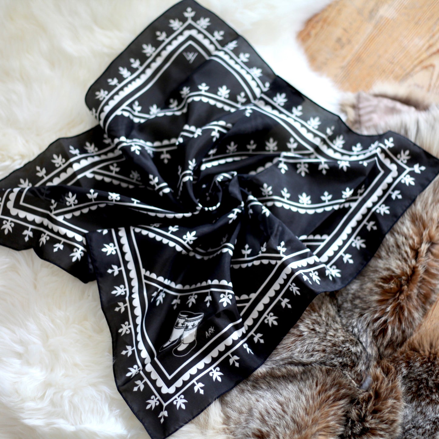 AKPALIAPIK KAMIIK SCARF (BLACK)