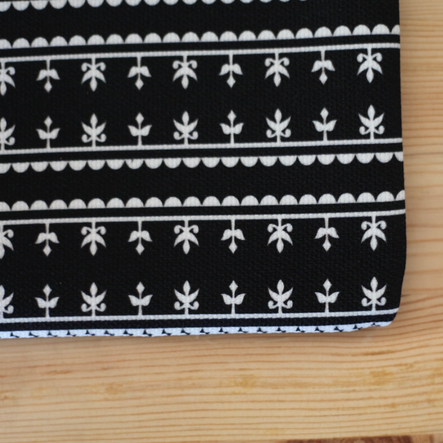 KAMIK PATTERN CLUTCH (BLACK)