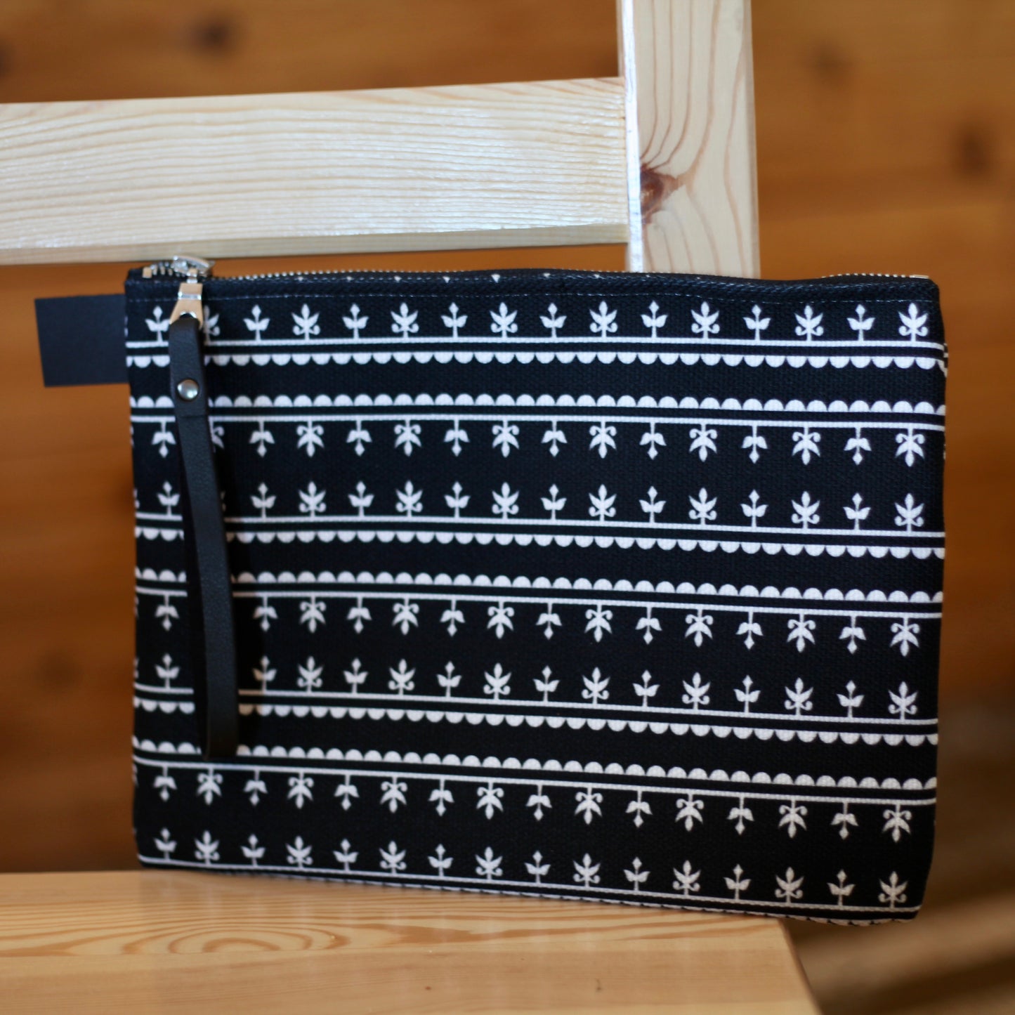 KAMIK PATTERN CLUTCH (BLACK)