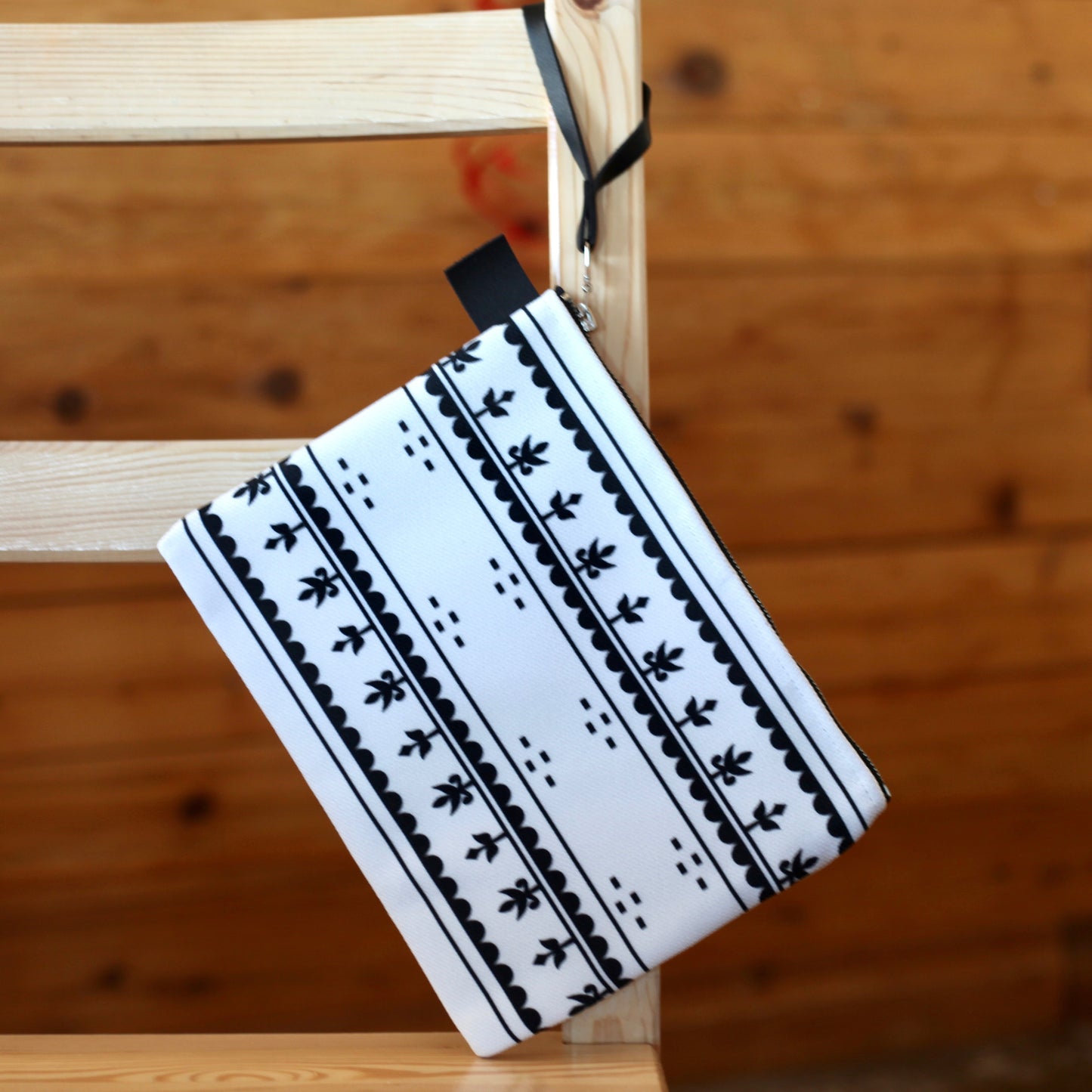 KAMIK PATTERN CLUTCH (WHITE)