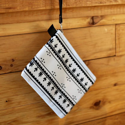 KAMIK PATTERN CLUTCH (WHITE)